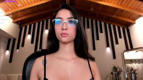 Snapshot of valeriavelvet chatting on 02-11-25, 02:57 Vale online show from 02-11-25, 02:57