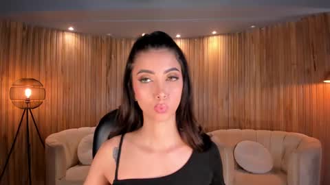 Snapshot of valeriavelvet chatting on 02-18-25, 06:26 Vale online show from 02-18-25, 06:26