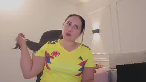 Snapshot of valeriavg_ chatting on 06-17-26, 11:23 VALERIA online show from 06-17-26, 11:23