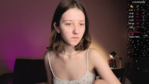 Snapshot of valerie_mooon chatting on 04-11-26, 09:19 Kristi moony online show from 04-11-26, 09:19