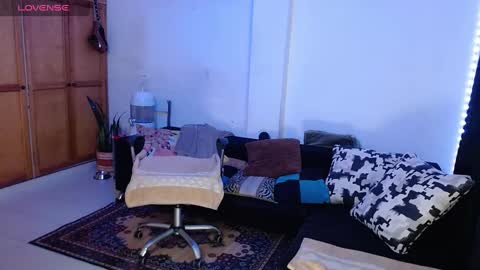 Snapshot of valerie_smile chatting on 01-27-25, 11:32 Valerie online show from 01-27-25, 11:32