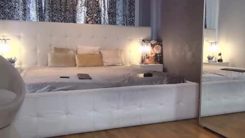 Snapshot of valeriecoy chatting on 02-25-26, 12:26 Valerie online show from 02-25-26, 12:26
