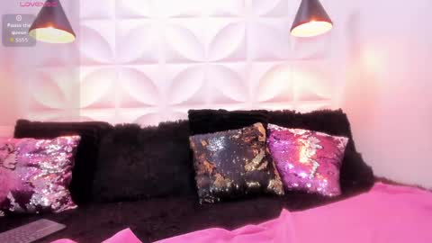 Snapshot of valeriecute18 chatting on 04-22-26, 08:32 valerie online show from 04-22-26, 08:32