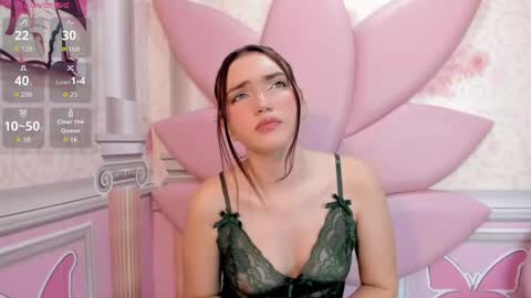 Snapshot of valeriecute18 chatting on 04-25-26, 04:26 valerie online show from 04-25-26, 04:26