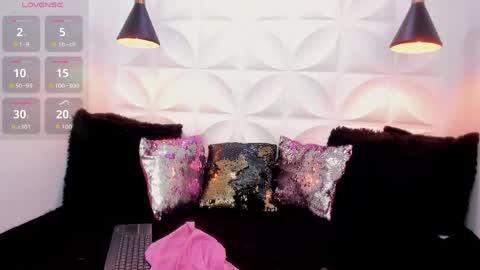Snapshot of valeriecute18 chatting on 04-29-26, 08:37 valerie online show from 04-29-26, 08:37