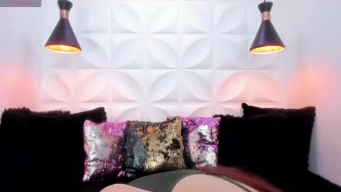 Snapshot of valeriecute18 chatting on 04-30-26, 08:04 valerie online show from 04-30-26, 08:04
