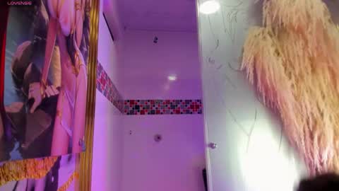 Snapshot of valeriecute18 chatting on 05-11-26, 03:45 valerie online show from 05-11-26, 03:45