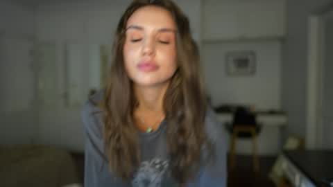 Snapshot of valerieh chatting on 09-10-25, 01:49 Valerie online show from 09-10-25, 01:49