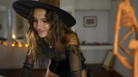 Snapshot of valerieh chatting on 10-31-25, 03:18 Valerie online show from 10-31-25, 03:18