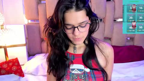 Snapshot of valeriekay_ chatting on 12-21-24, 04:25 Valeria online show from 12-21-24, 04:25