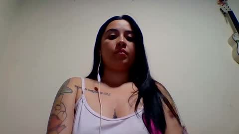 Snapshot of valeriesaenz1 chatting on 02-23-25, 03:35 online show from 02-23-25, 03:35