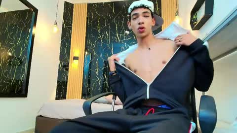 Snapshot of valerihot_1 chatting on 04-23-26, 02:13 VALERIO online show from 04-23-26, 02:13