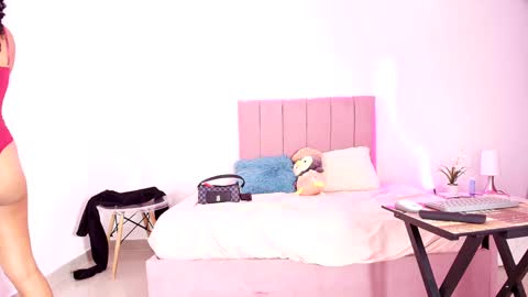 Snapshot of valerin_salazar chatting on 09-15-25, 11:05 valeria online show from 09-15-25, 11:05