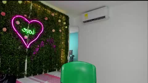 Snapshot of valery_021 chatting on 01-15-25, 06:08 Valery online show from 01-15-25, 06:08