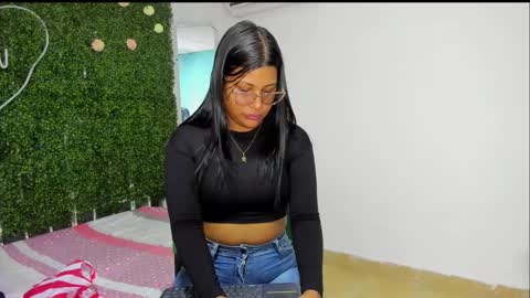 Snapshot of valery_021 chatting on 01-17-25, 11:18 Valery online show from 01-17-25, 11:18