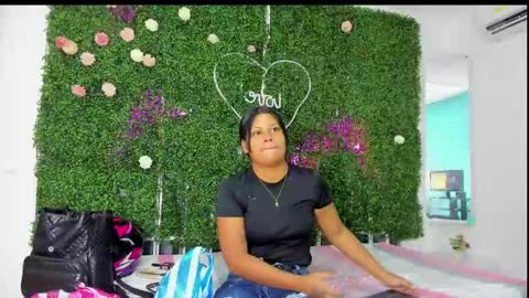 Snapshot of valery_021 chatting on 02-01-25, 12:47 Valery online show from 02-01-25, 12:47