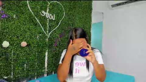 Snapshot of valery_021 chatting on 03-05-25, 08:32 Valery online show from 03-05-25, 08:32