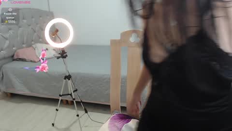 valeria online show from 12-19-24, 04:56