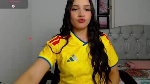 Snapshot of valery_alejo chatting on 06-18-26, 04:35 valeria online show from 06-18-26, 04:35