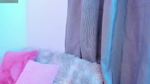 Snapshot of valery_kils chatting on 04-18-26, 02:37 VALERY online show from 04-18-26, 02:37