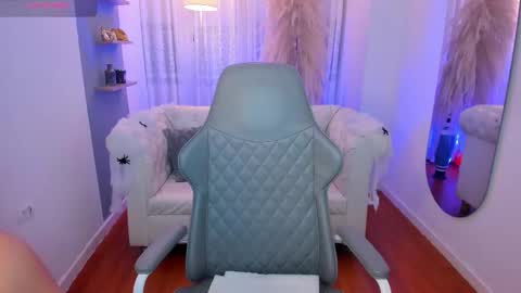 Snapshot of valery_lane chatting on 10-15-25, 11:10 Valery Lane online show from 10-15-25, 11:10