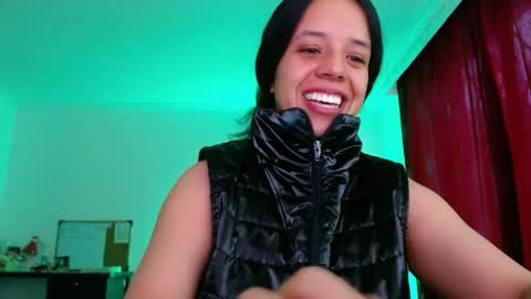 Snapshot of valery_meer_ chatting on 04-16-26, 11:44 Valeria online show from 04-16-26, 11:44