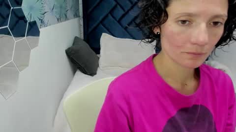 Snapshot of valery_more__ chatting on 10-01-25, 12:00 VALERY MORE online show from 10-01-25, 12:00