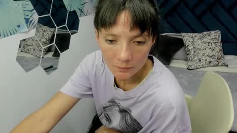 Snapshot of valery_more__ chatting on 10-16-25, 12:17 VALERY MORE online show from 10-16-25, 12:17