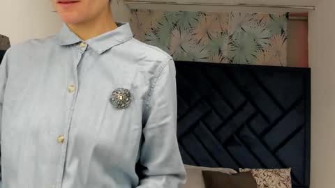 Snapshot of valery_more__ chatting on 10-21-25, 12:06 VALERY MORE online show from 10-21-25, 12:06