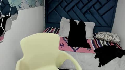 Snapshot of valery_more__ chatting on 10-25-25, 12:13 VALERY MORE online show from 10-25-25, 12:13