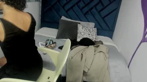 Snapshot of valery_more__ chatting on 10-29-25, 12:18 VALERY MORE online show from 10-29-25, 12:18