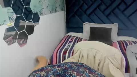 Snapshot of valery_more__ chatting on 11-04-25, 12:04 VALERY MORE online show from 11-04-25, 12:04