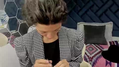 Snapshot of valery_more__ chatting on 11-13-25, 12:15 VALERY MORE online show from 11-13-25, 12:15