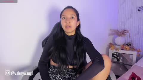 Snapshot of valery_wang chatting on 10-15-25, 11:32 Val online show from 10-15-25, 11:32