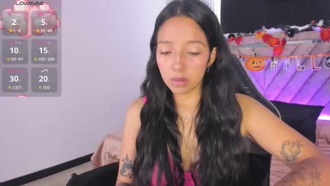 Snapshot of valery_wang chatting on 10-30-25, 11:55 Val online show from 10-30-25, 11:55