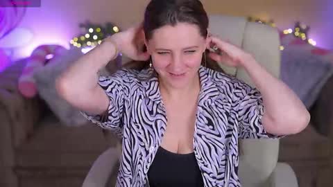 V A L E R Y  M U R online show from 01-05-26, 08:01