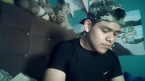 Snapshot of valesh20 chatting on 10-08-25, 01:58 Valesh19 online show from 10-08-25, 01:58