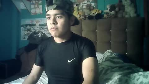 Snapshot of valesh20 chatting on 10-28-25, 12:03 Valesh19 online show from 10-28-25, 12:03