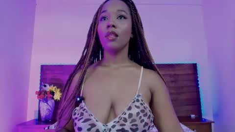 Snapshot of valeska_rousee chatting on 06-19-26, 05:28 Valeska online show from 06-19-26, 05:28