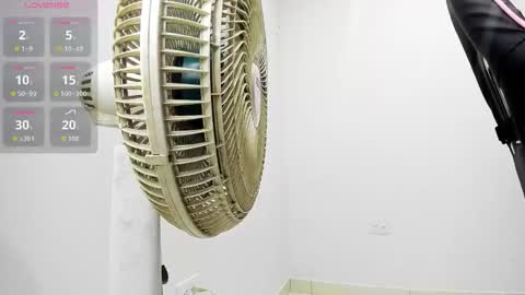 valkiiriaa_ online show from 11-13-25, 03:16