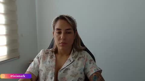 Snapshot of valkyriarose chatting on 10-04-25, 04:05 Isis online show from 10-04-25, 04:05