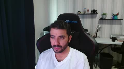 Roberto Carlos online show from 11-22-25, 10:09