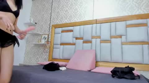 Snapshot of vallolet_01 chatting on 09-09-25, 11:54 vallolet online show from 09-09-25, 11:54