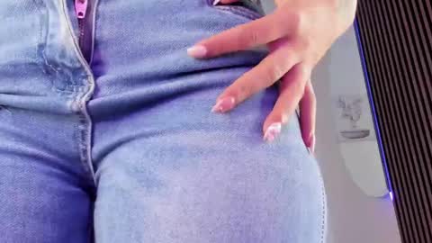 Vallolet Peach  online show from 02-03-26, 12:10