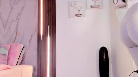 Vallolet Peach  online show from 05-06-26, 12:21