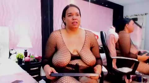 Snapshot of valrery_roussex chatting on 03-01-25, 01:53 Valery online show from 03-01-25, 01:53