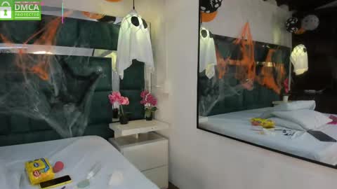 Snapshot of valtira_nova chatting on 10-31-25, 07:37 valtira nova online show from 10-31-25, 07:37