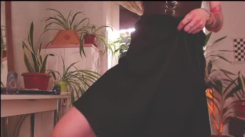 Snapshot of vampire_valentine chatting on 12-03-24, 07:11 Mollyy Valentine online show from 12-03-24, 07:11