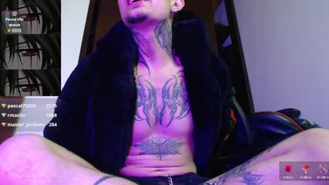 david guzman i model independenthelp me with a thumbs up online show from 12-24-24, 06:11