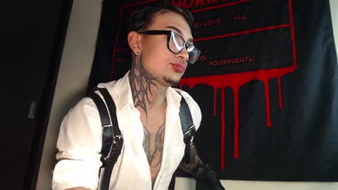 david guzman i model independenthelp me with a thumbs up online show from 01-31-25, 04:36